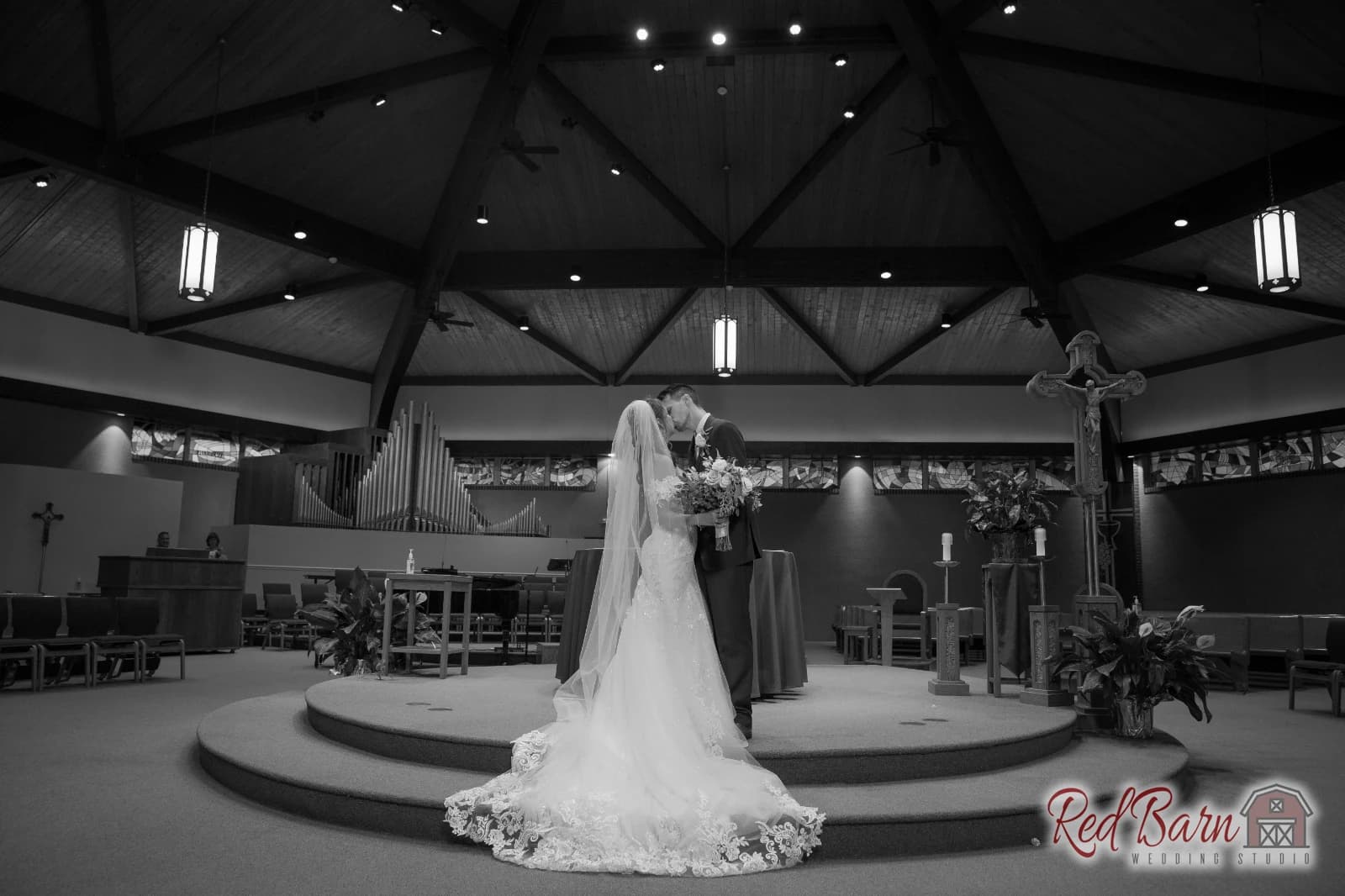 Sara and Michael - Eaglewood Resort, Itasca — photo 10