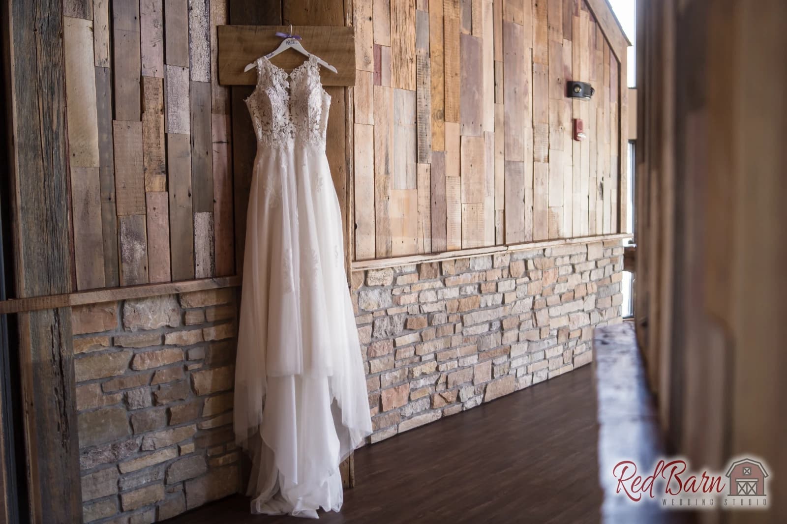 Katie and Eric - Fishermen`s Inn, Elburn IL — photo 1