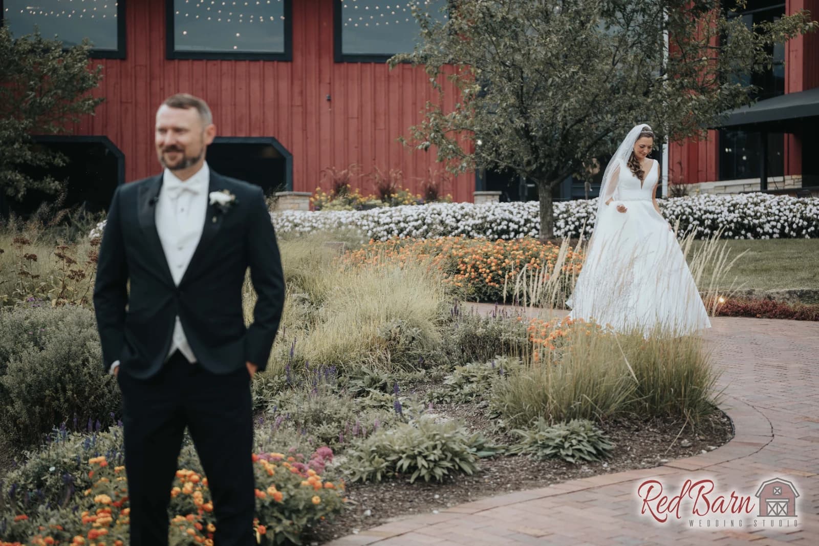 Amy and Nicholas - Fishermen`s Inn, Elburn IL — photo 17