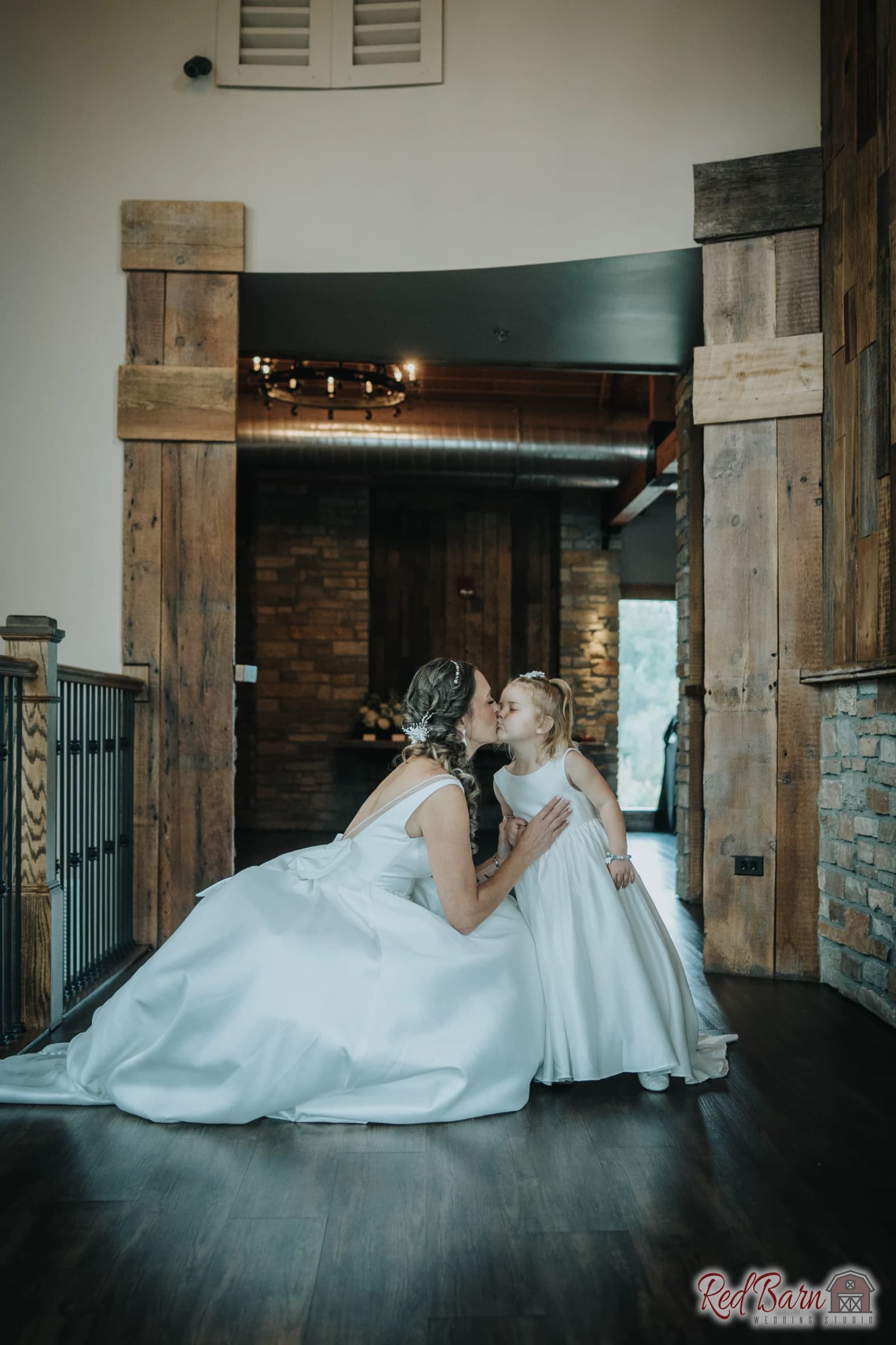 Amy and Nicholas - Fishermen`s Inn, Elburn IL — photo 27
