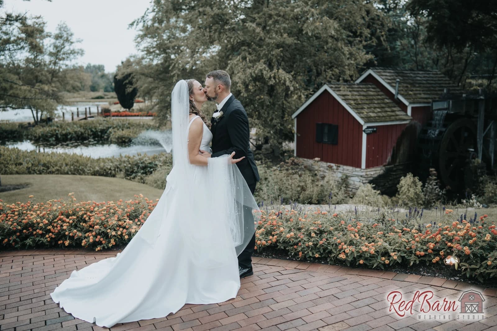 Amy and Nicholas - Fishermen`s Inn, Elburn IL — photo 19