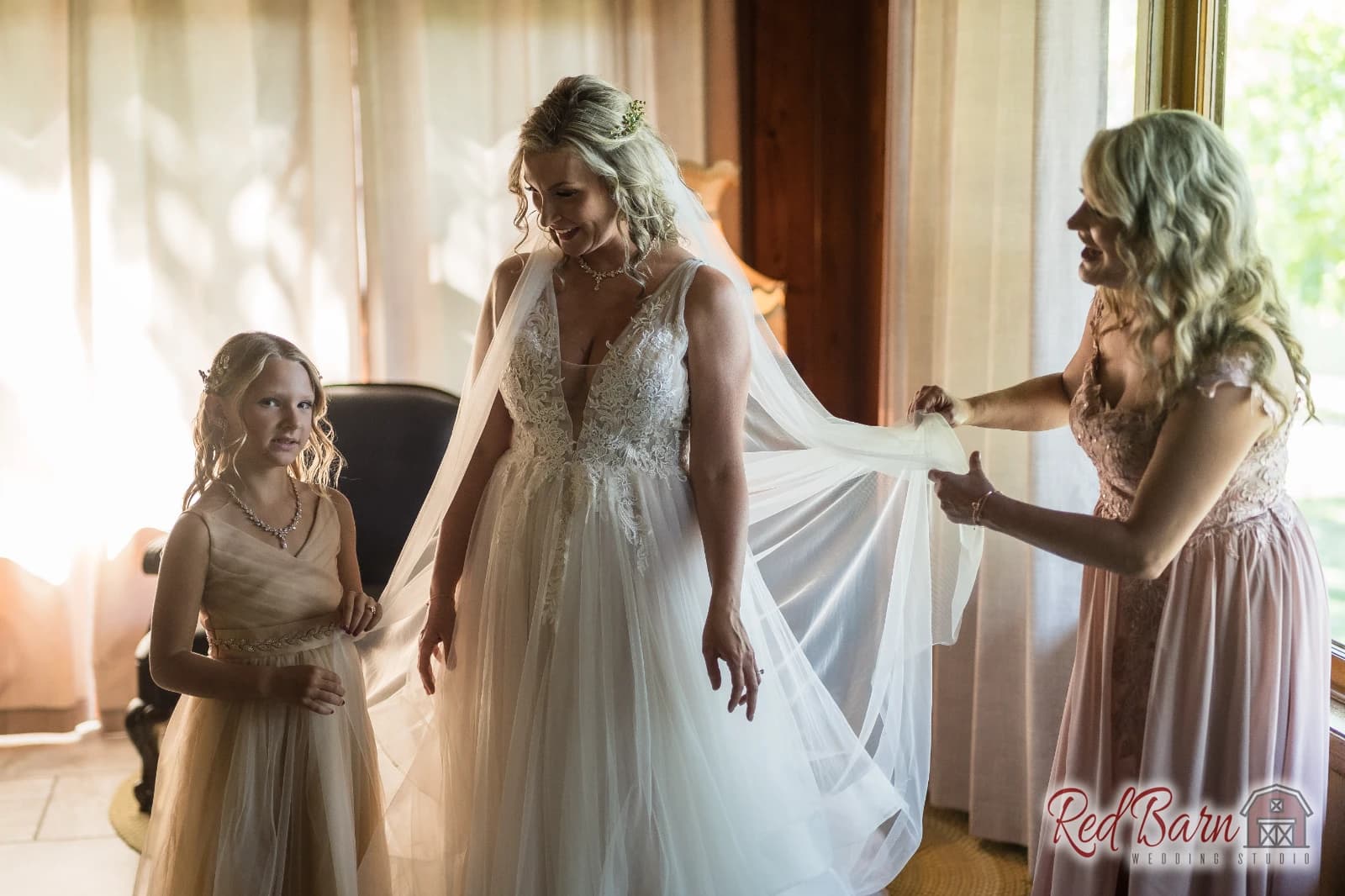 Heather and Brandon - Whispering Woods, Harvard IL — photo 12